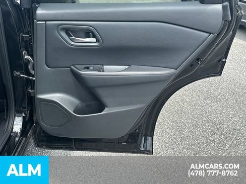 Used 2025 Nissan Rogue SV FWD image 18