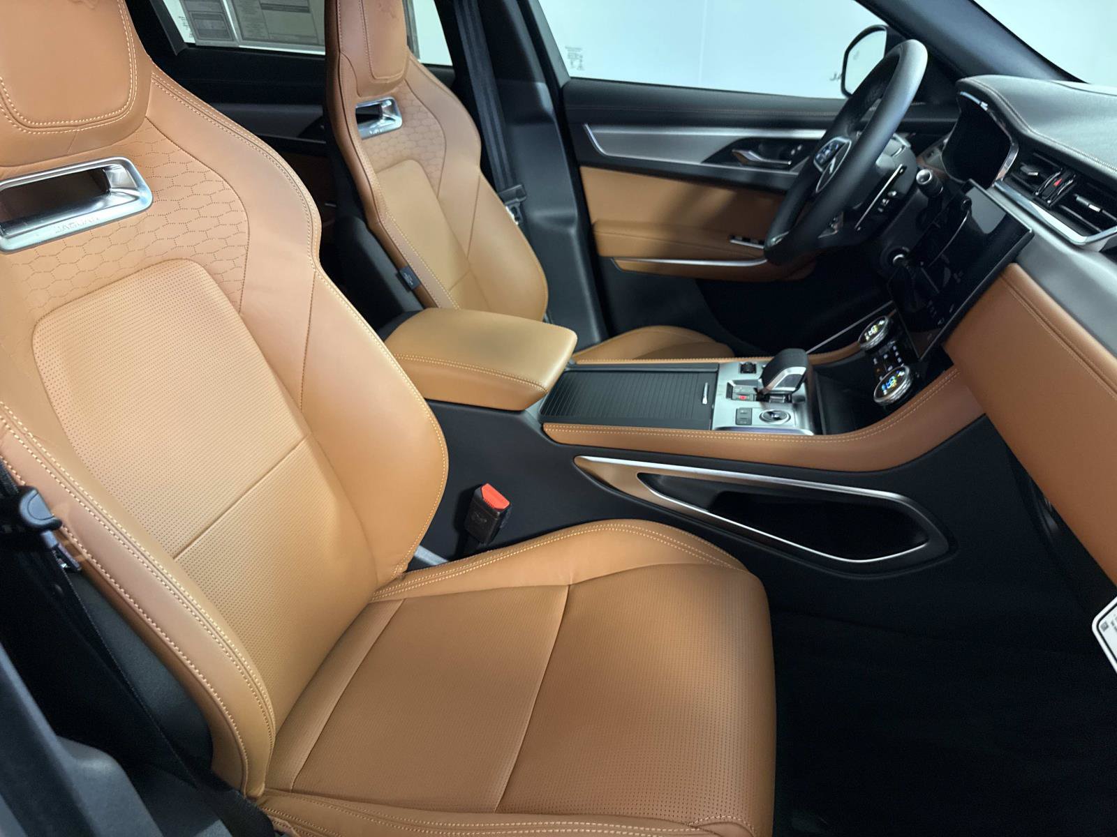 New 2026 Jaguar F-PACE R-Dynamic S AWD/4WD image 10