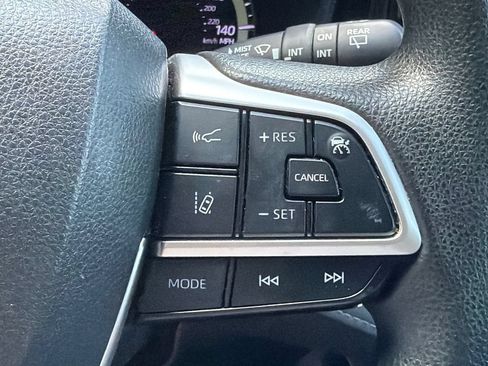 Used 2022 Toyota Highlander L FWD image 25