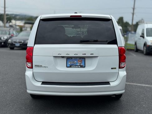 Used 2019 Dodge Grand Caravan SE w/ UConnect Hands-Free Group image 43