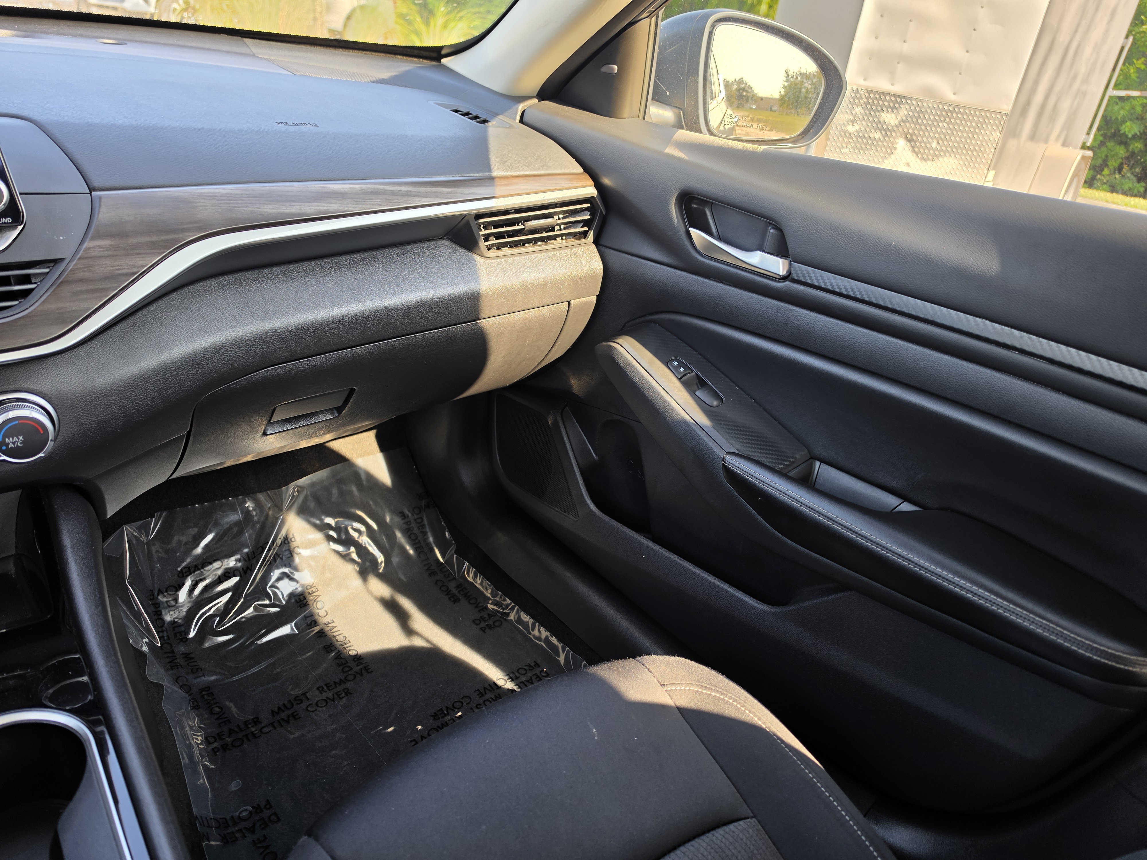 Used 2024 Nissan Altima 2.5 SV FWD image 10