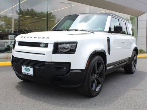 Used 2025 Land Rover Defender 110 X-Dynamic SE image 1