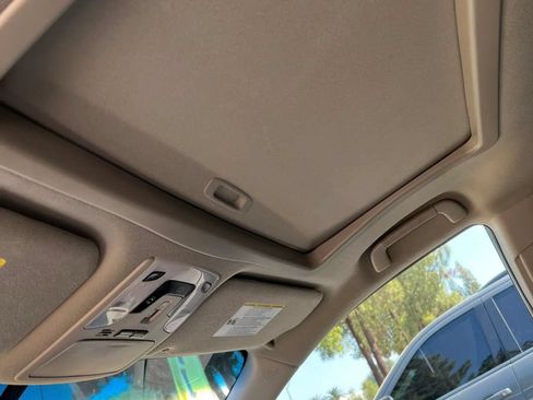 Used 2014 Toyota Sienna XLE FWD image 11