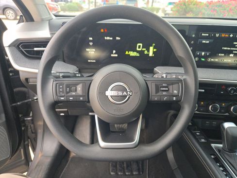 Used 2025 Nissan Kicks SV image 10