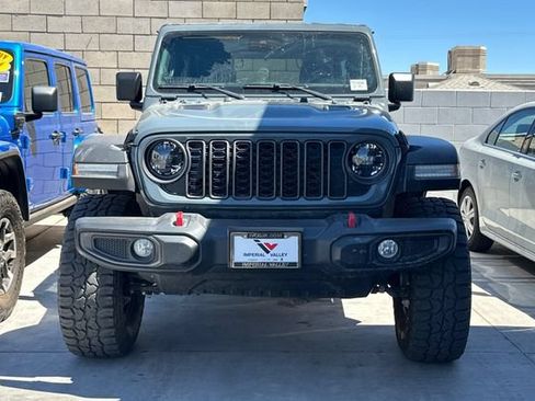 Used 2024 Jeep Wrangler Unlimited Rubicon AWD/4WD image 2