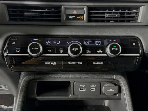 New 2025 Honda Pilot Touring image 19