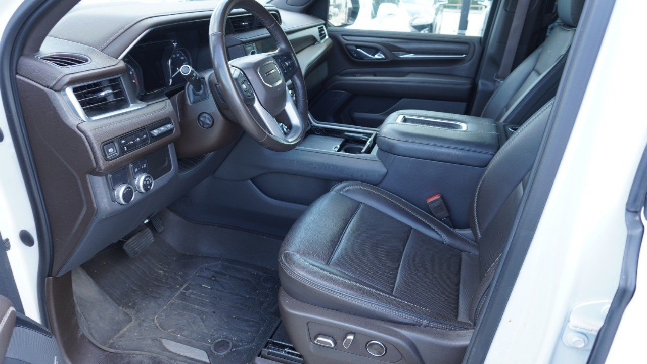 Used 2021 GMC Yukon XL Denali w/ Denali Premium Package RWD image 6