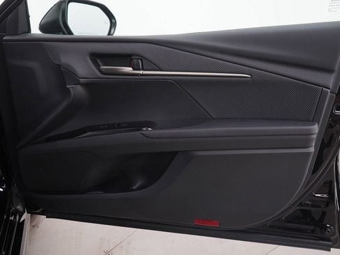 Used 2025 Toyota Camry SE image 12