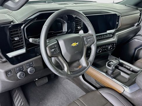 Used 2024 Chevrolet Silverado 1500 High Country w/ Z71 Off-Road Package AWD/4WD image 9