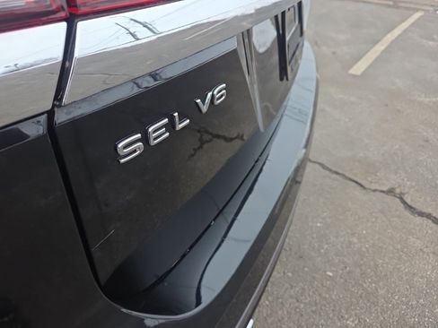 Used 2021 Volkswagen Atlas SEL R-Line image 11