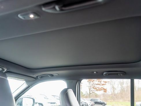 New 2025 Jeep Grand Cherokee Limited image 11