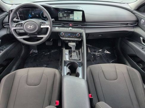 Used 2025 Hyundai Elantra SEL FWD image 26