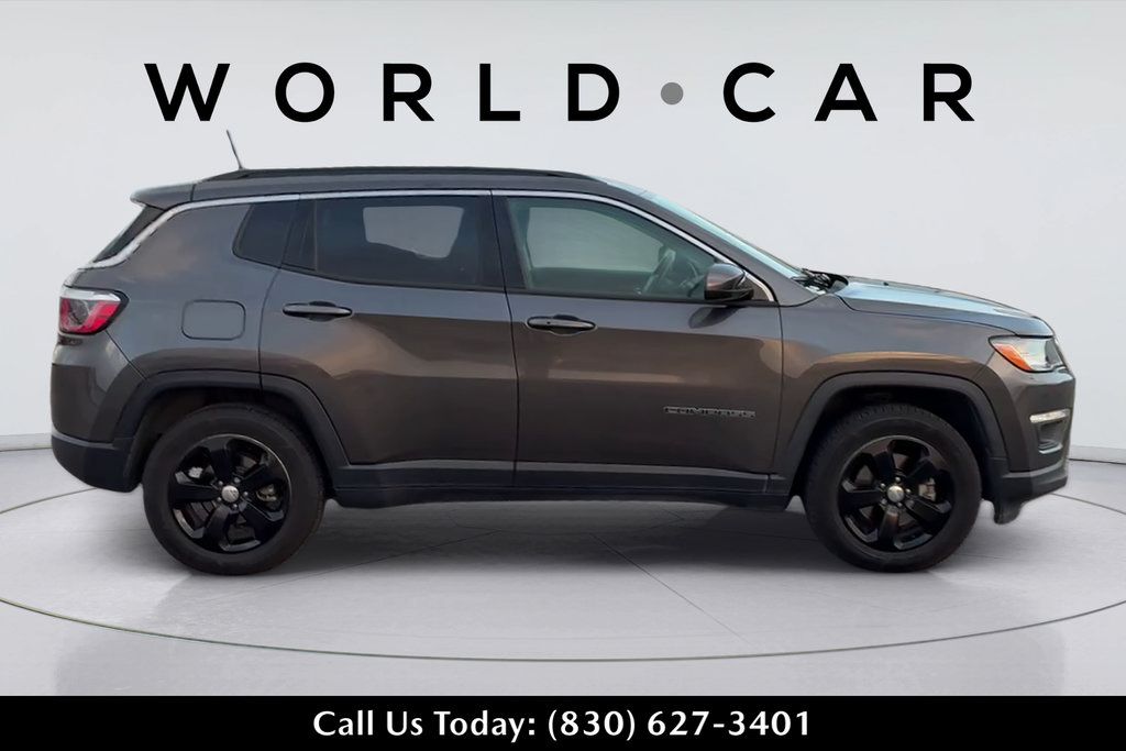 Used 2018 Jeep Compass Latitude w/ Popular Equipment Group FWD image 4