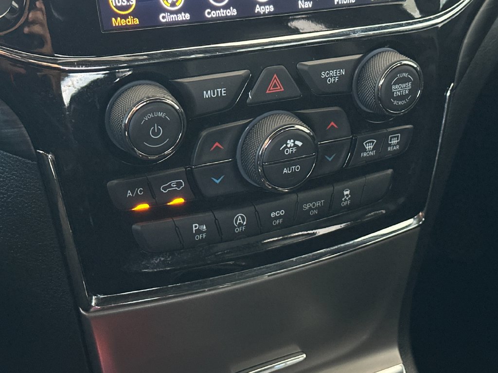 Used 2022 Jeep Grand Cherokee Laredo X RWD image 19