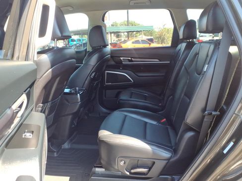 Used 2024 Kia Telluride S FWD image 23