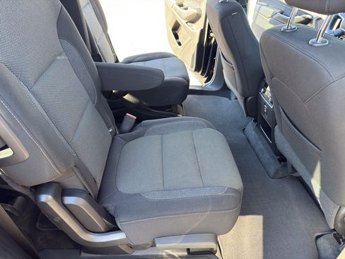 Used 2023 Chevrolet Traverse LT image 32