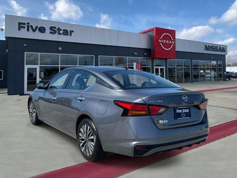 Used 2024 Nissan Altima 2.5 SV FWD image 4