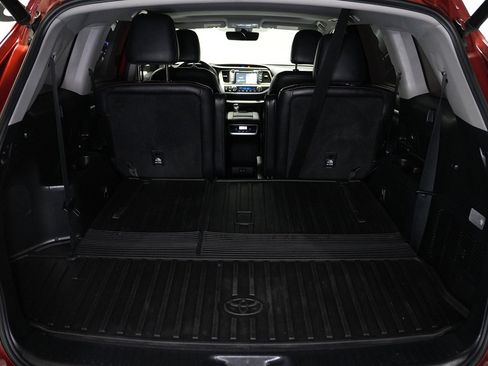 Used 2019 Toyota Highlander SE AWD/4WD image 12