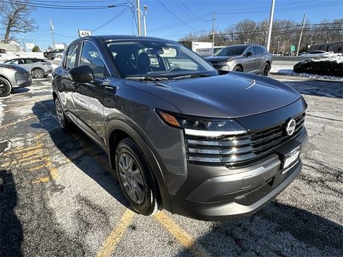 Used 2025 Nissan Kicks S image 2