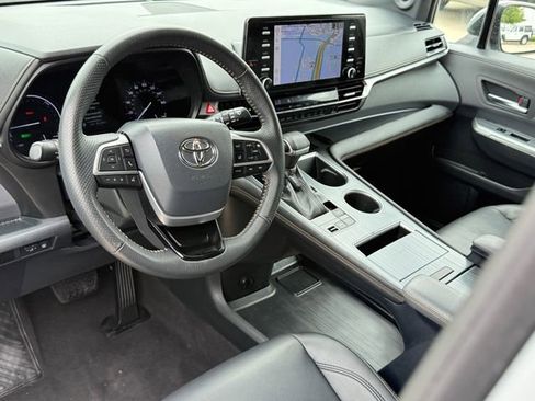 Used 2022 Toyota Sienna XLE Woodland Edition AWD/4WD image 11