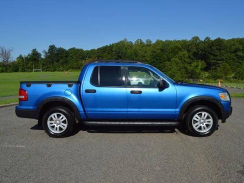 Used 2010 Ford Explorer Sport Trac XLT AWD/4WD image 4