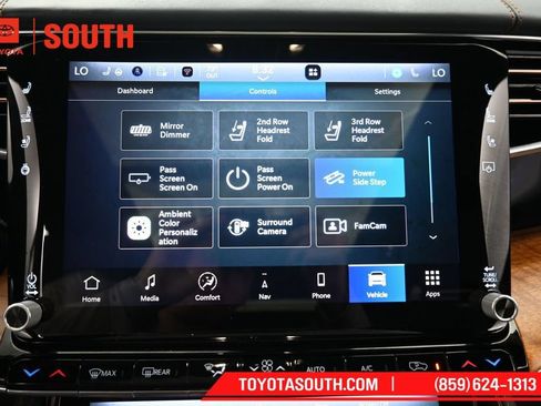 Used 2022 Jeep Grand Wagoneer Series III AWD/4WD image 18