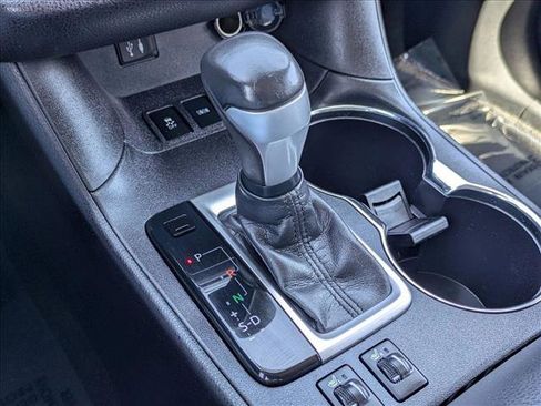 Used 2015 Toyota Highlander XLE image 12