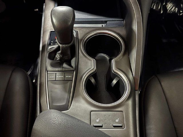 Used 2022 Toyota Camry SE w/ Cold Weather Package FWD image 17