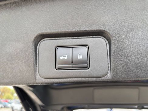 Used 2025 Nissan Rogue SV FWD image 23