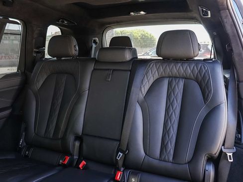 Used 2024 BMW X7 M60i AWD/4WD image 19