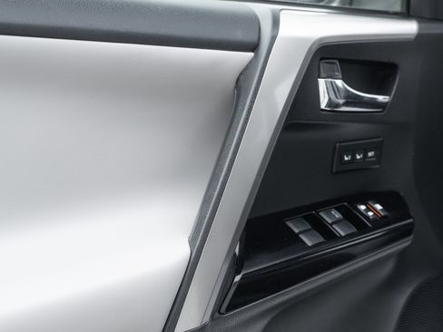 Used 2017 Toyota RAV4 Limited image 19