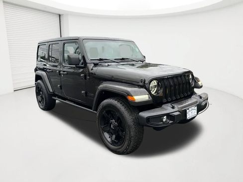 Used 2021 Jeep Wrangler Unlimited Sahara AWD/4WD image 3