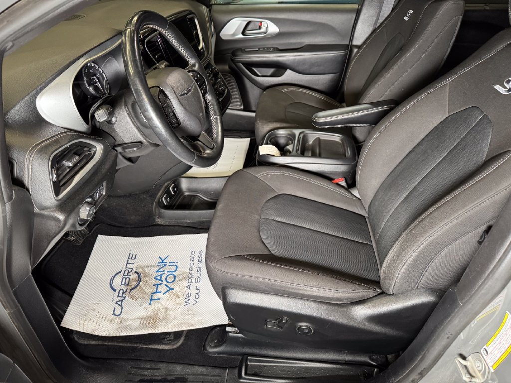 Used 2021 Chrysler Pacifica Touring w/ Cold Weather Group AWD/4WD image 21