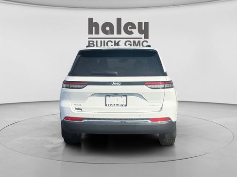 Used 2025 Jeep Grand Cherokee Laredo w/ Luxury Tech Group I image 4