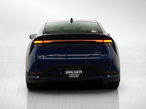 Used 2025 Toyota Prius Plug-In Hybrid image 4