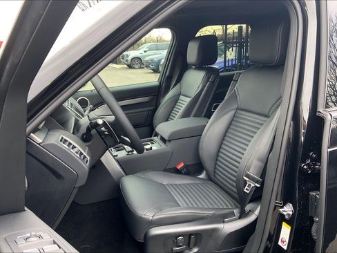 New 2026 Land Rover Discovery Limited Edition image 9
