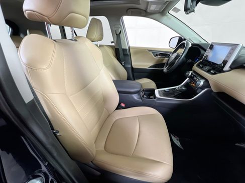 Used 2019 Toyota RAV4 Limited image 28