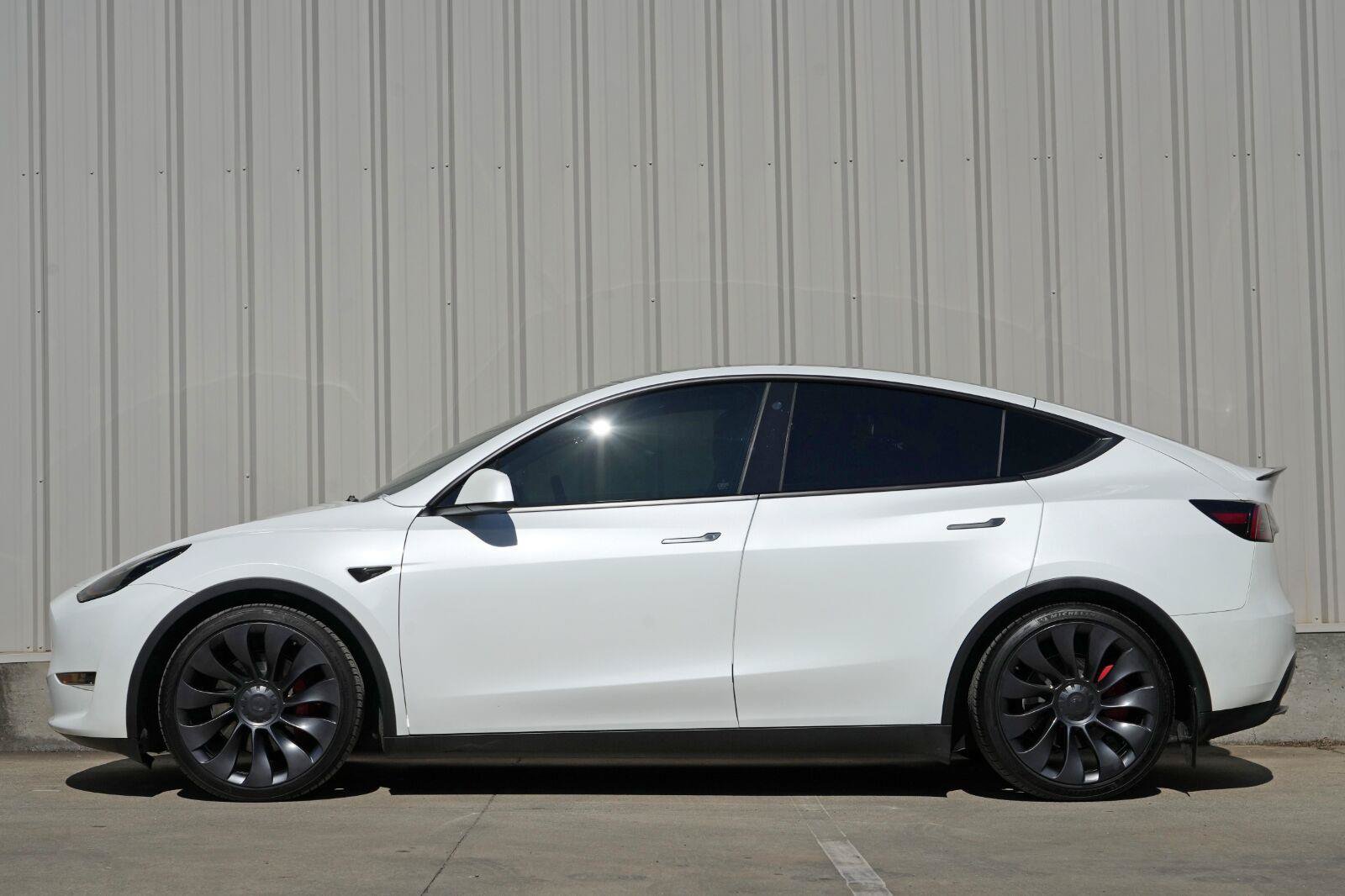 Used 2023 Tesla Model Y Performance AWD/4WD image 9