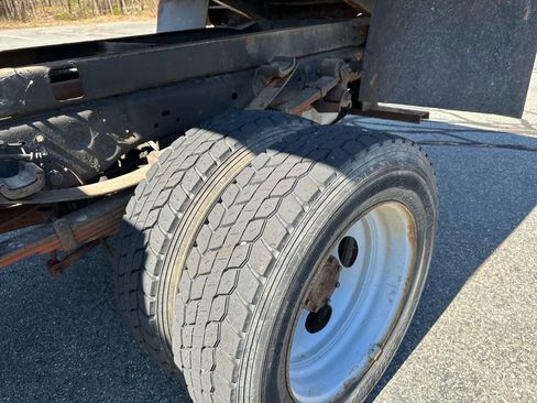 Used 2013 Ford F550 4x4 Regular Cab Super Duty w/ Payload Upgrade Pkg image 10