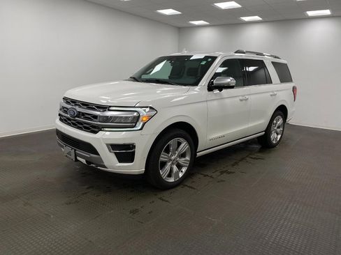 Used 2024 Ford Expedition Platinum image 11