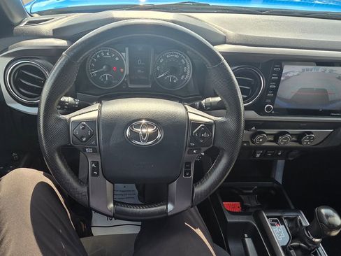 Used 2020 Toyota Tacoma TRD Sport AWD/4WD image 18
