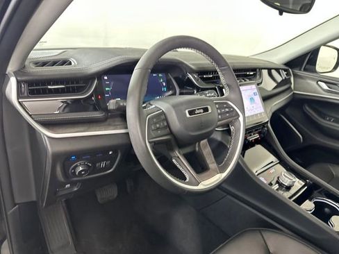 Used 2023 Jeep Grand Cherokee 4WD 4xe image 13