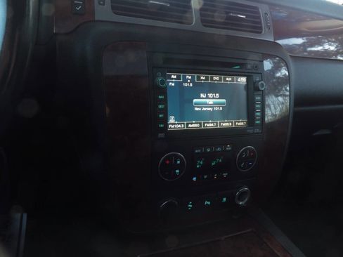 Used 2010 Chevrolet Suburban LTZ image 9