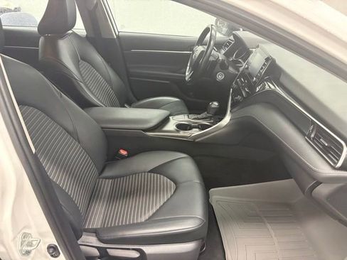 Used 2022 Toyota Camry SE FWD image 29