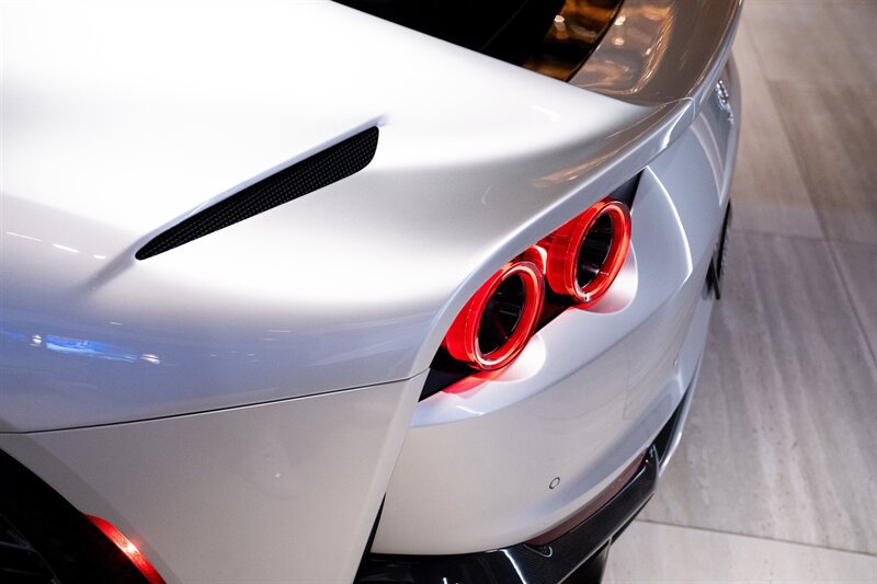Used 2018 Ferrari 812 Superfast RWD image 13
