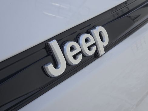 New 2026 Jeep Grand Cherokee Laredo RWD image 7