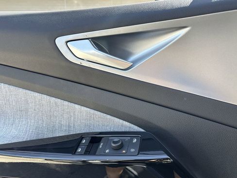 New 2026 Volkswagen ID.4 Pro RWD image 17