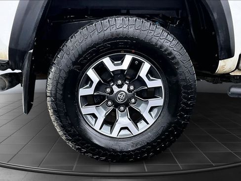 Used 2019 Toyota Tacoma TRD Off-Road image 35