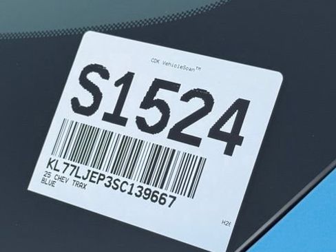 Used 2025 Chevrolet Trax RS w/ Sunroof Package FWD image 32