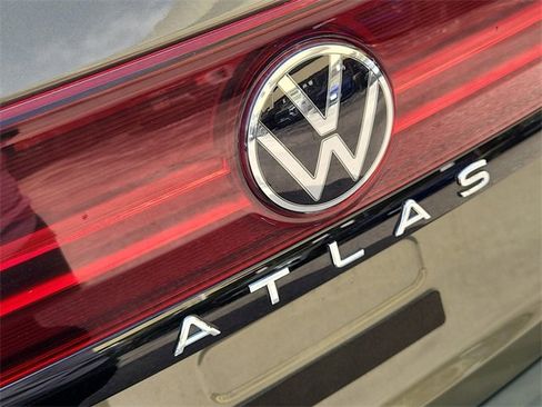 Used 2024 Volkswagen Atlas Peak Edition SE image 30